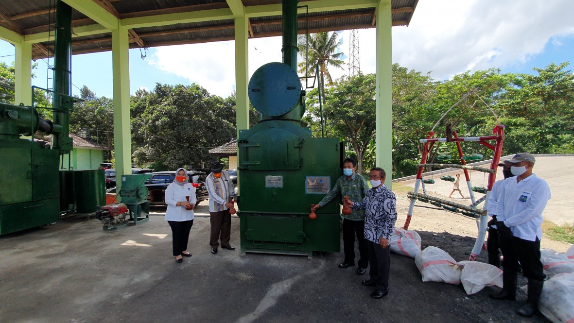 Coordinating Ministry for Maritime and Investment Affairs and PTTEP donates 2 incinerators unit to the provincial government of West Nusa Tenggaracsr kesehatan