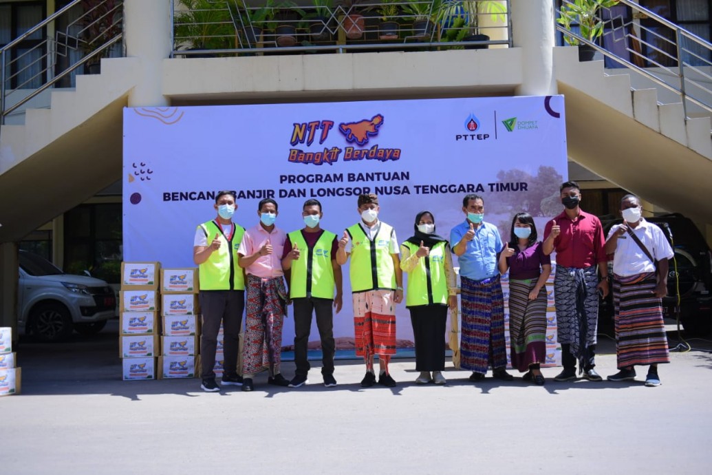 Donates Aid for Flood and Landslide Victims in NTT, PTTEP: We Hope the People Will Revivecsr kesehatan