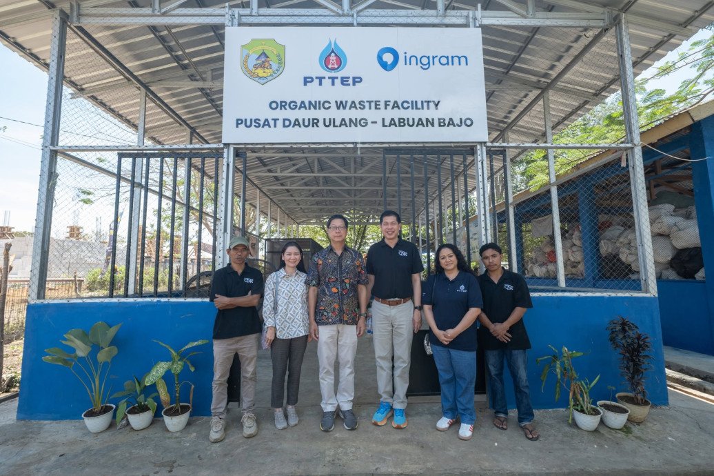 csr kesehatan Thai Ambassador to Indonesia visited Integrated Waste Management Learning Center in NTT