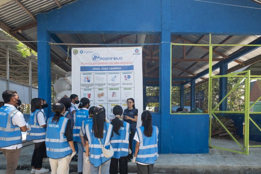 csr kesehatan Thai Ambassador to Indonesia visited Integrated Waste Management Learning Center in NTT