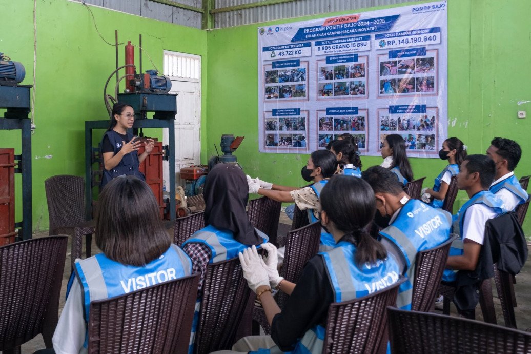 csr kesehatan Thai Ambassador to Indonesia visited Integrated Waste Management Learning Center in NTT