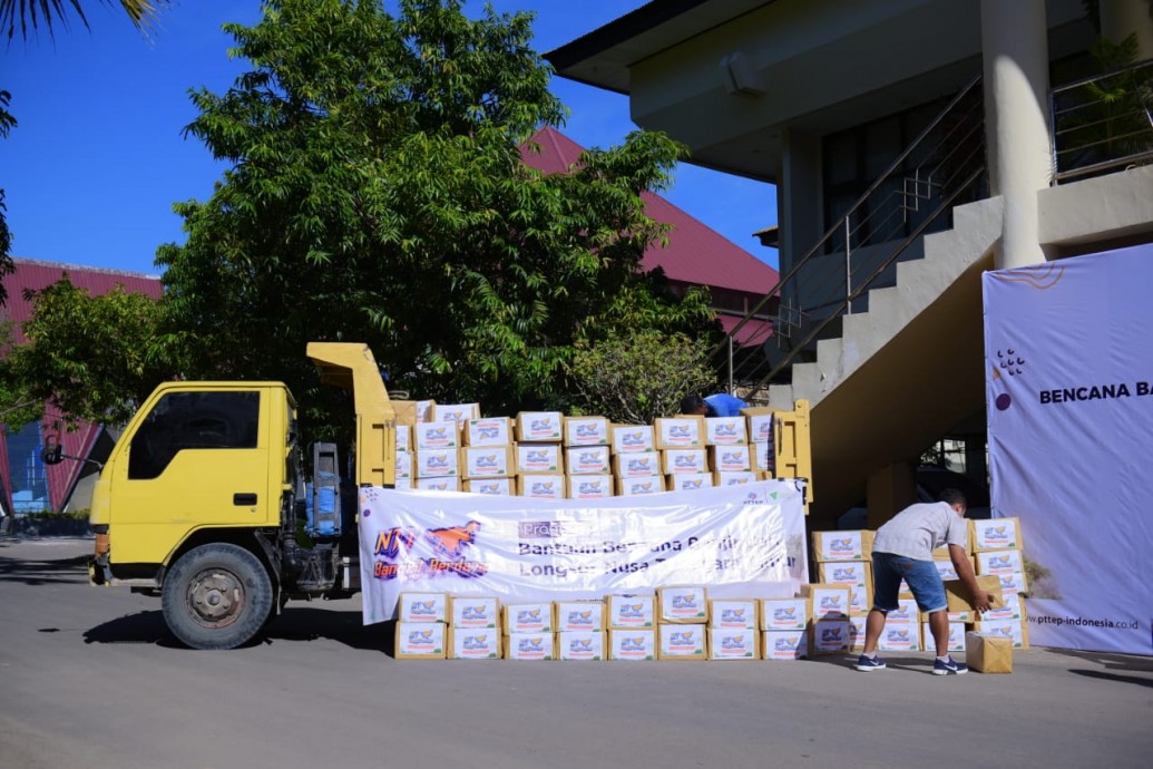 csr kesehatan Donates Aid for Flood and Landslide Victims in NTT, PTTEP: We Hope the People Will Revive