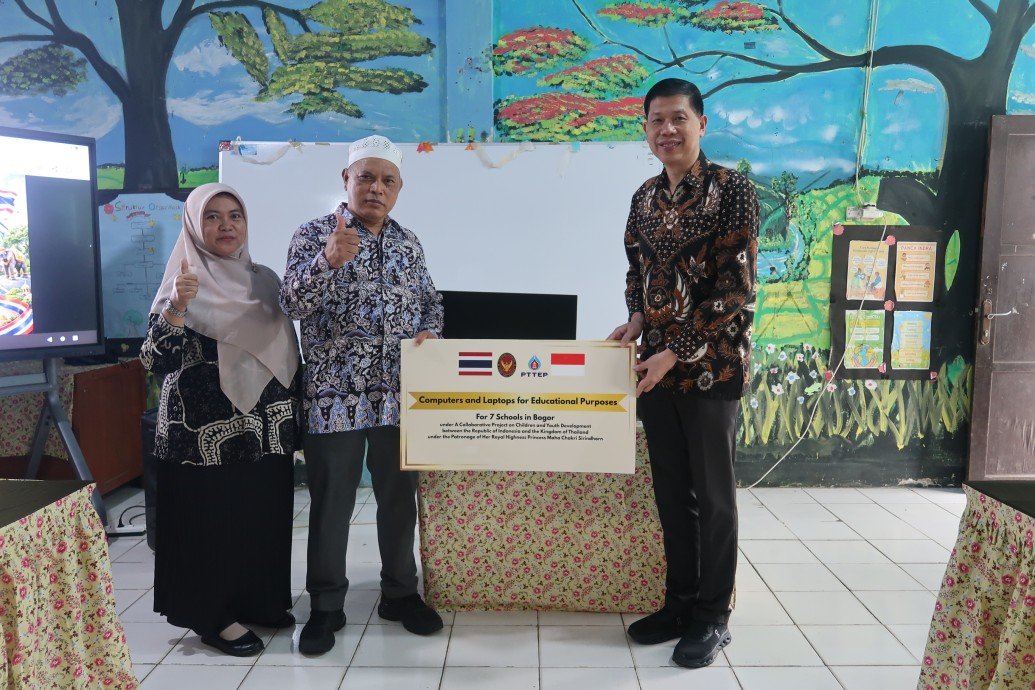 csr kesehatan PTTEP Supports Educational Advancement through Computer Donation under the Royal Initiative of Her Royal Highness Princess Maha Chakri Sirindhorn