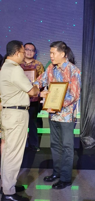 csr kesehatan PTTEP Receive Padmamitra Award from Governor of DKI Jakarta