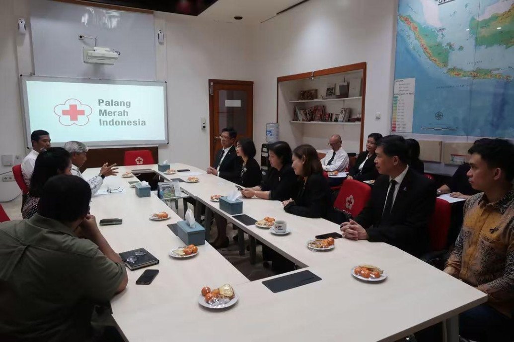 csr kesehatan PTTEP Indonesia Supports Flood Relief Efforts in Sumatra through the Indonesian Red Cross (PMI)