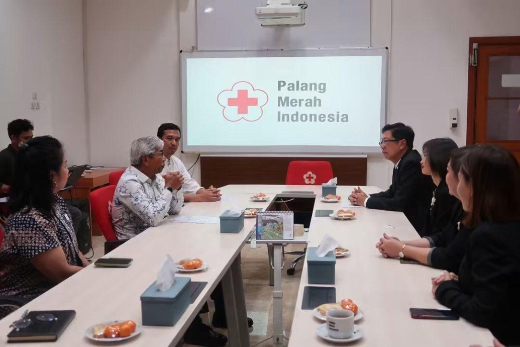 csr kesehatan PTTEP Indonesia Supports Flood Relief Efforts in Sumatra through the Indonesian Red Cross (PMI)